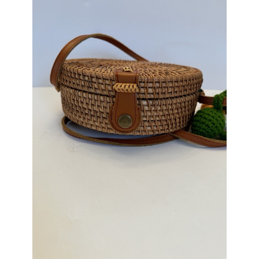 Round Woven Basket‎ Crossbody Lined Hinged Purse Snap Closure Inner Pockets - Picture 3 of 6